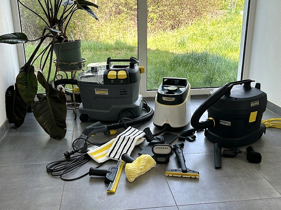 Mobilní vybavení Kärcher pro parní úklid a tepování apartmánů Karlovy Vary, Klínovec , Loučná. Parní čistič SC 3 Deluxe, Puzzi 8/1 adv a vysavač T11/1 příslušenství . SteamCare.cz